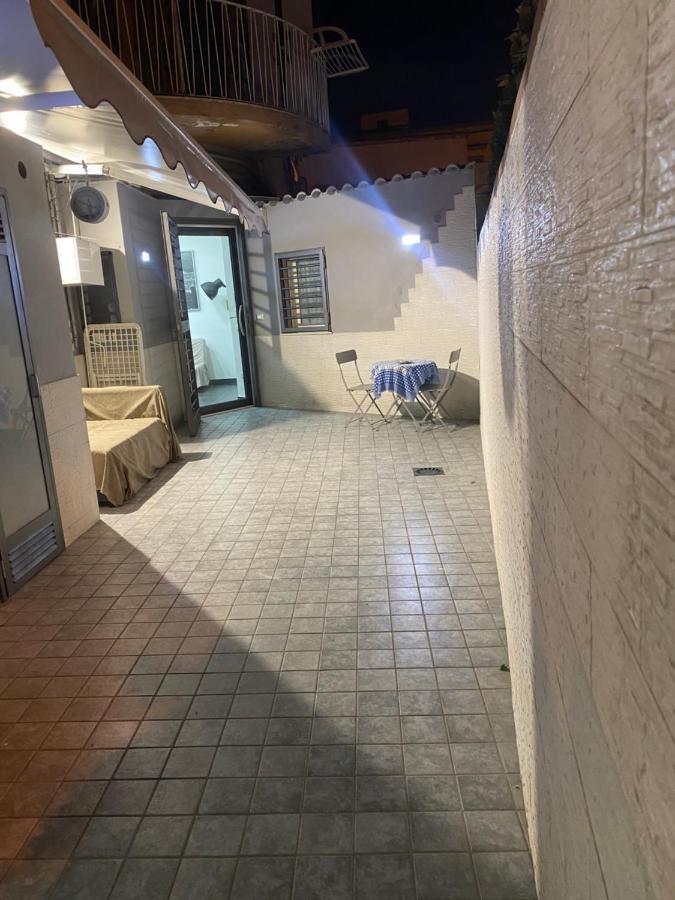 Napoli Centro Casa Con Due Camere E Cucina Екстериор снимка